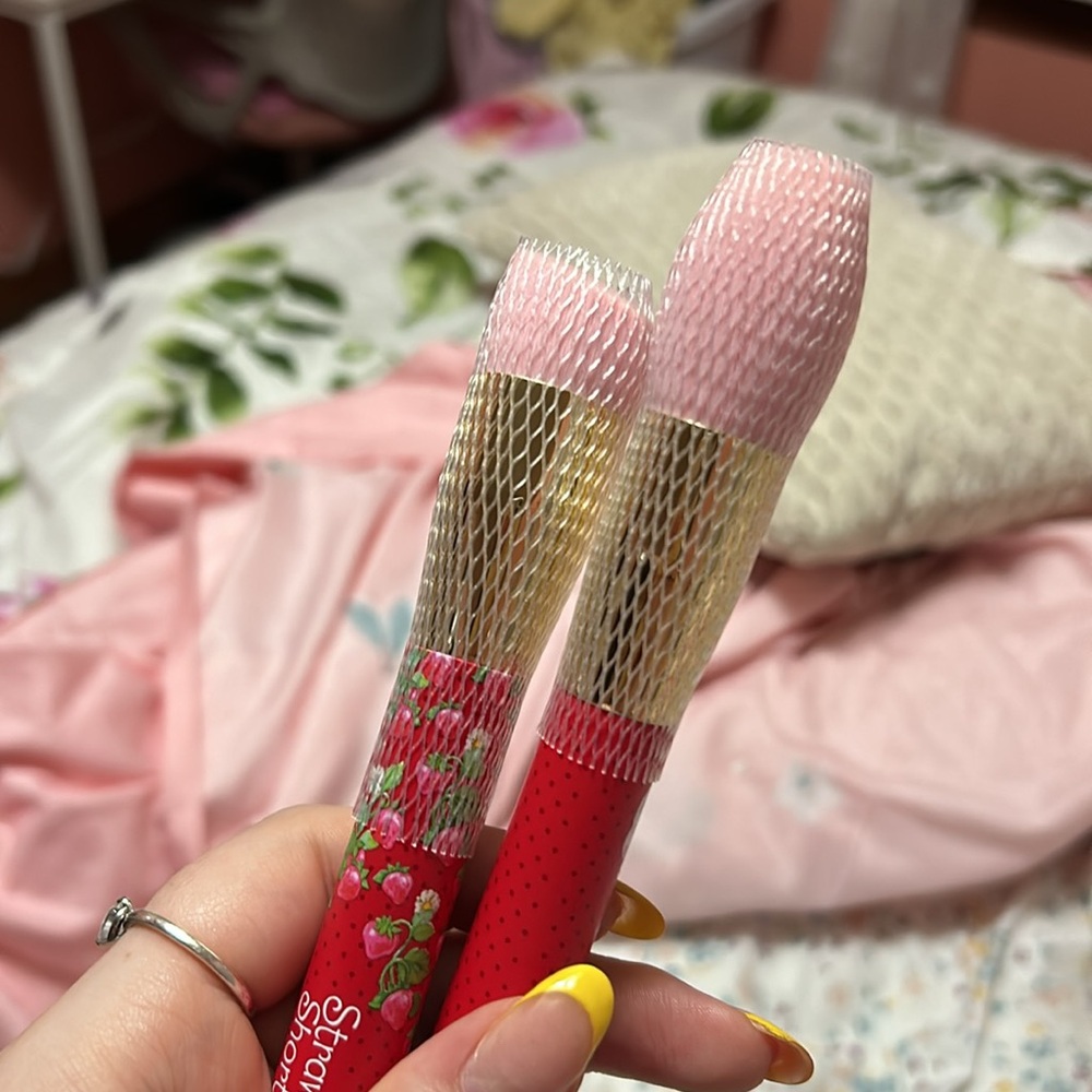 STRAWBERRY SHORTCAKE makeup brushes